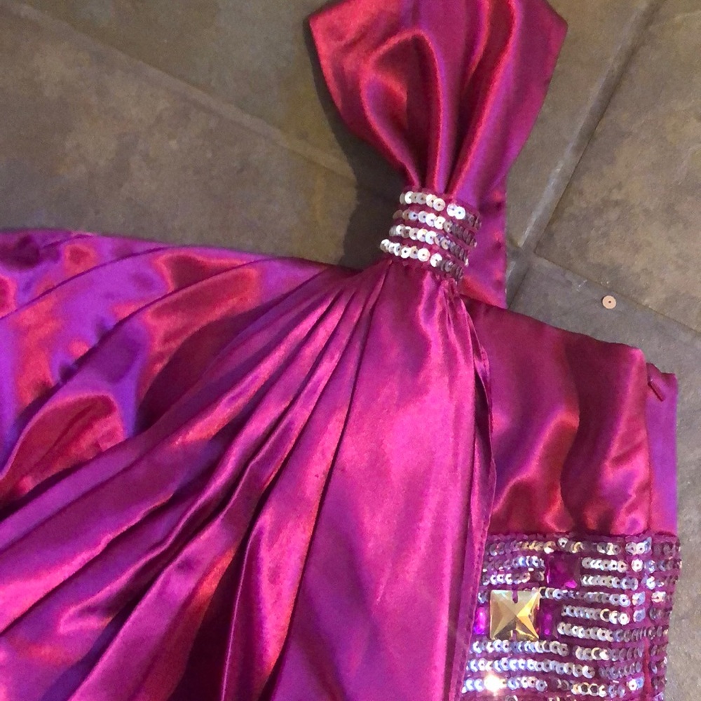 Dress - Picture 2 of 3